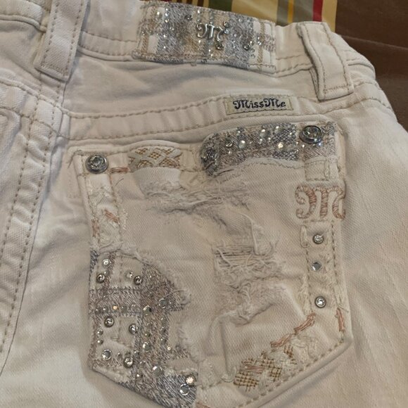 Miss Me Women's Shorts White Distressed Rhinestone Pockets Sz 27 (30 measured) - Picture 7 of 15